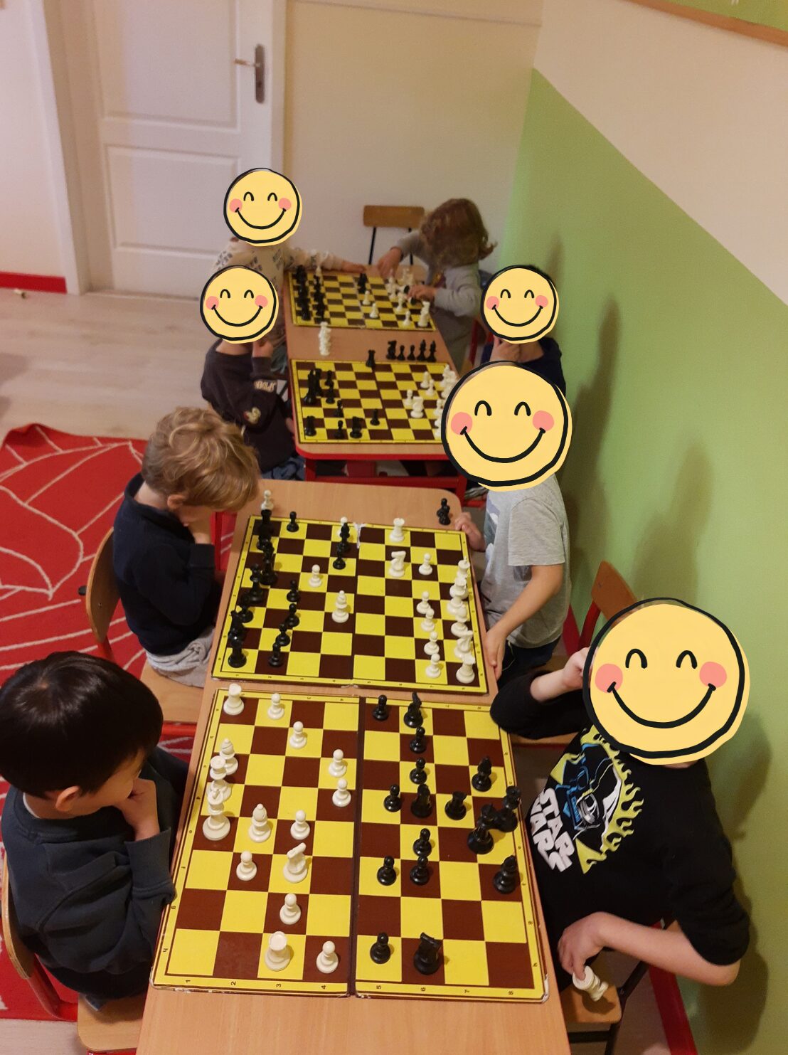 Powerchess – dzieci rozgrywają partie szachów w parach