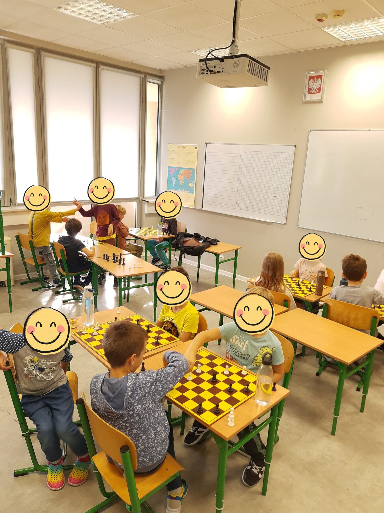 Powerchess – zajęcia szachowe w szkole podstawowej, uczniowie grają w klasie